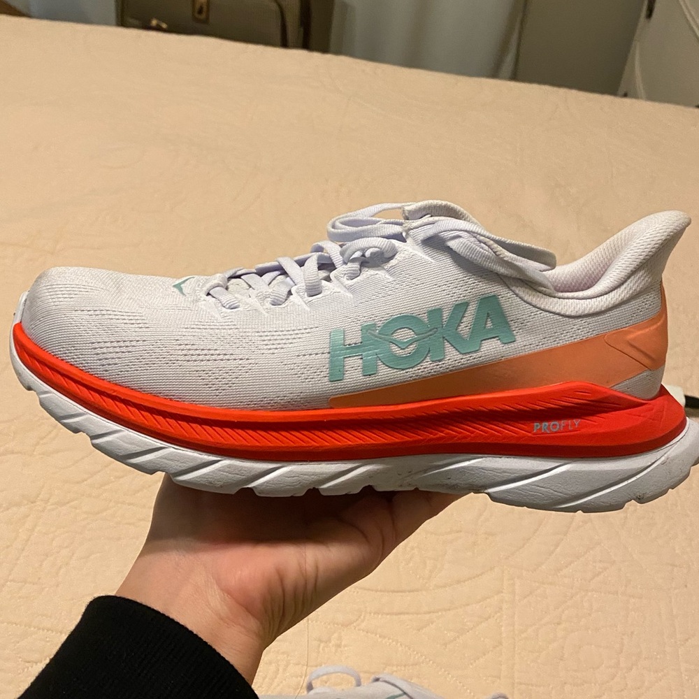 Hoka Mach 4 size 9 women’s running shoe